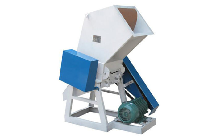 Plastic crusher machine